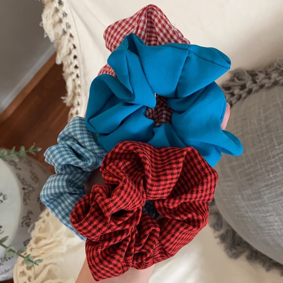NWOT Set of 4 Scrunchies - Picture 2 of 3